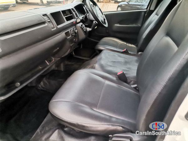 Toyota Quantum 2.5 D-4D Sesifikile 16 Seater / +27 685845776 Manual 2017 in South Africa
