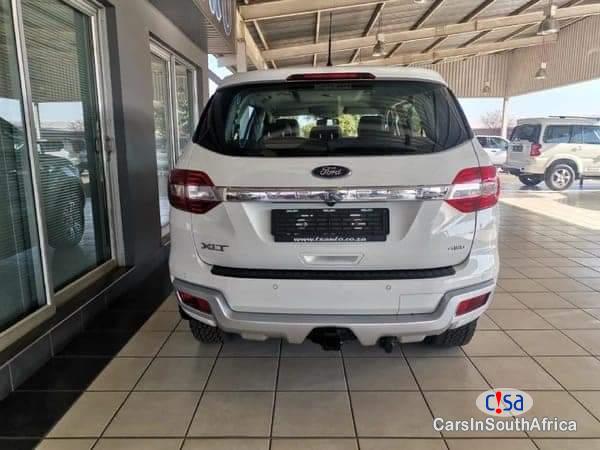 Ford Everest 3.2 TDI XLT Automatic 2017 - image 2