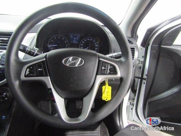 Hyundai Accent Manual 2015 - image 4