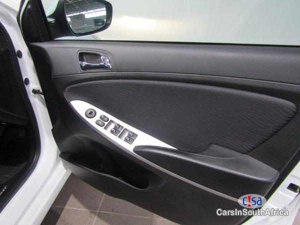 Hyundai Accent Manual 2015 - image 8