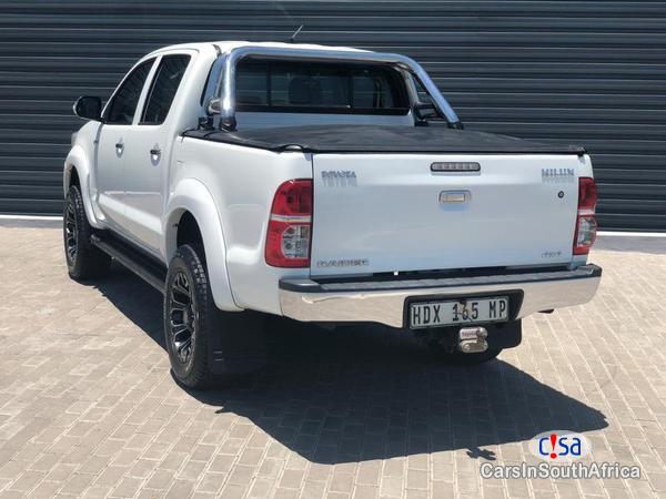 Toyota Hilux Manual 2013 - image 3