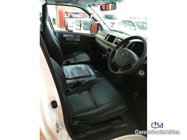 Toyota Quantum Manual 2017 - image 9