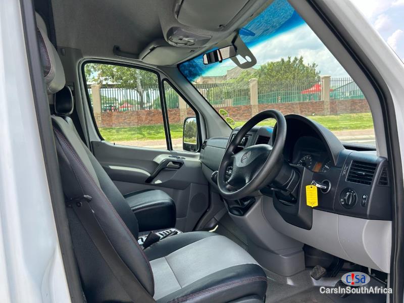 Mercedes Benz 2.2 Manual 2018 - image 5