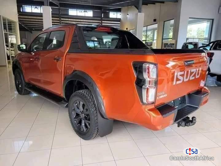 Isuzu D-Max 3.0 V-Cross Automatic 2022 - image 4