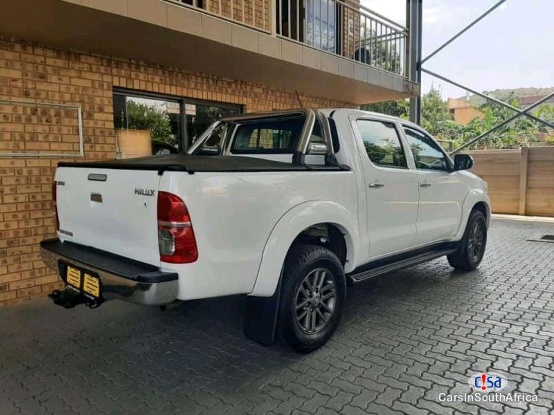 Toyota Hilux 3.0 Legend 45 Manual 2015 - image 2
