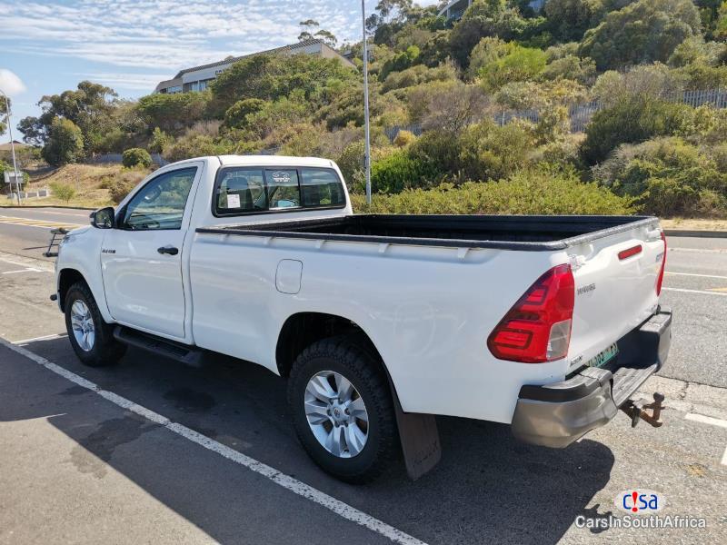 Toyota Hilux 2.4 G.D Manual 2019 - image 3