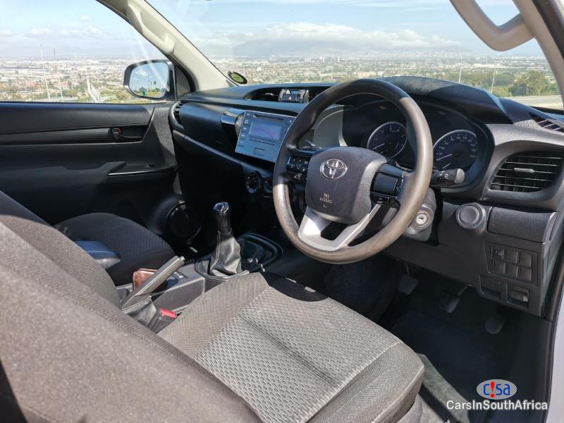 Toyota Hilux 2.4 G.D Manual 2019 - image 6