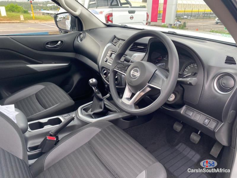 Nissan Navara 2.5DDTI Manual 2022 - image 5