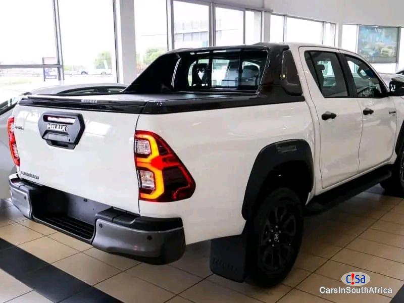 Toyota Hilux 2022 Toyota Hilux Legend GD6 2.8 4x4 0698183175 Automatic 2022 - image 2