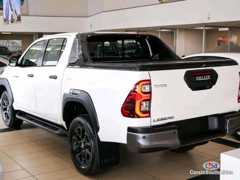 Toyota Hilux 2022 Toyota Hilux Legend GD6 2.8 4x4 0698183175 Automatic 2022 - image 3