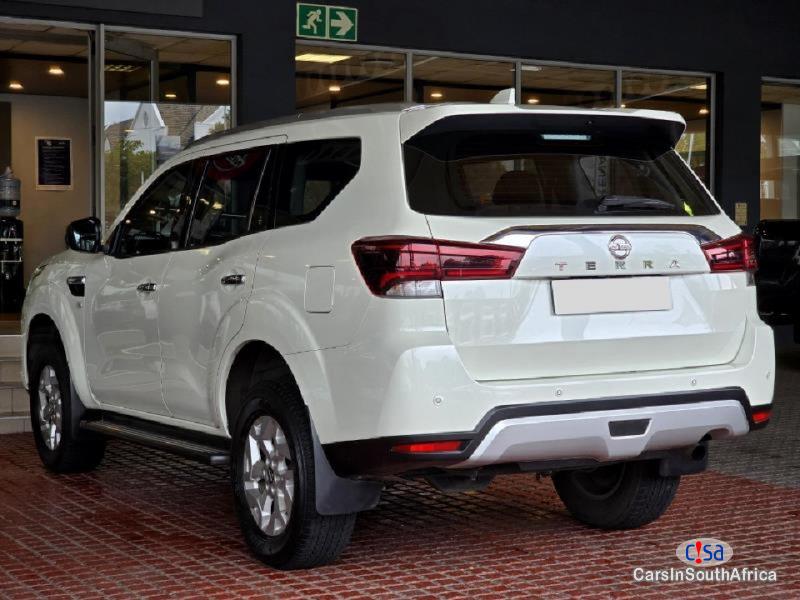 Nissan TERRA 2.5DDTI SE Automatic 2022 - image 4