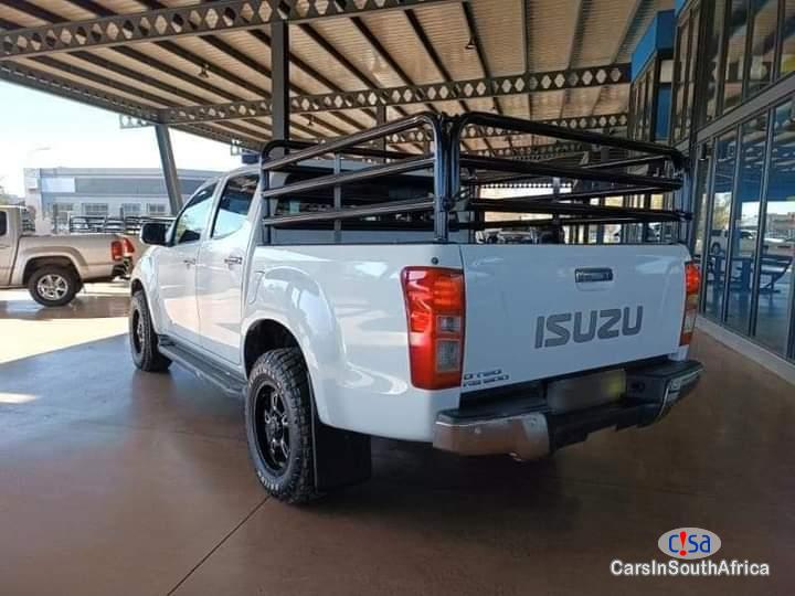 Isuzu KB300 300 Manual 2015 - image 3
