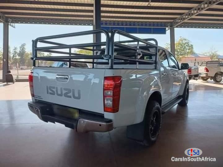 Isuzu KB300 300 Manual 2015 - image 4