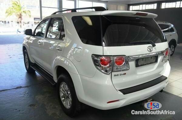 Toyota Fortuner 3.0l 4x4 IN GOOD CONDITION Automatic 2013 - image 2