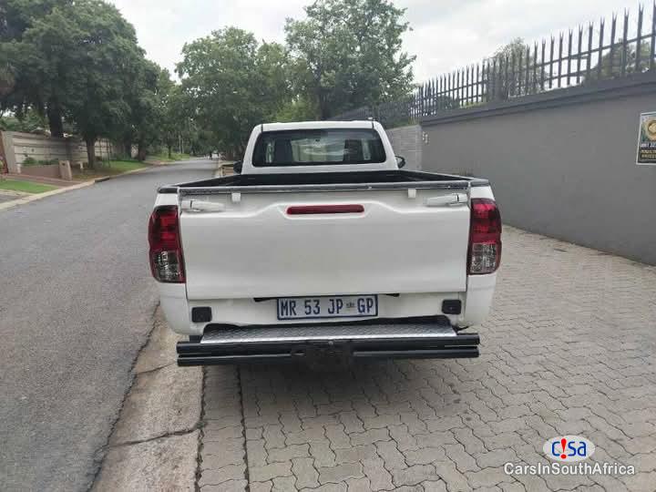 Toyota Hilux 2.4GD Manual 2018 - image 3
