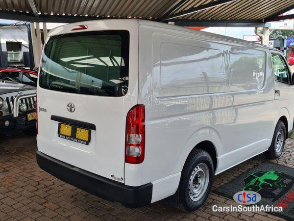 Toyota Quantum 2.7 Manual 2017 - image 2