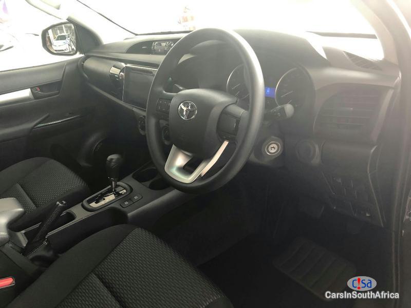 Toyota Hilux 2.4GD-6 4X4 SRX Automatic 2016 - image 9