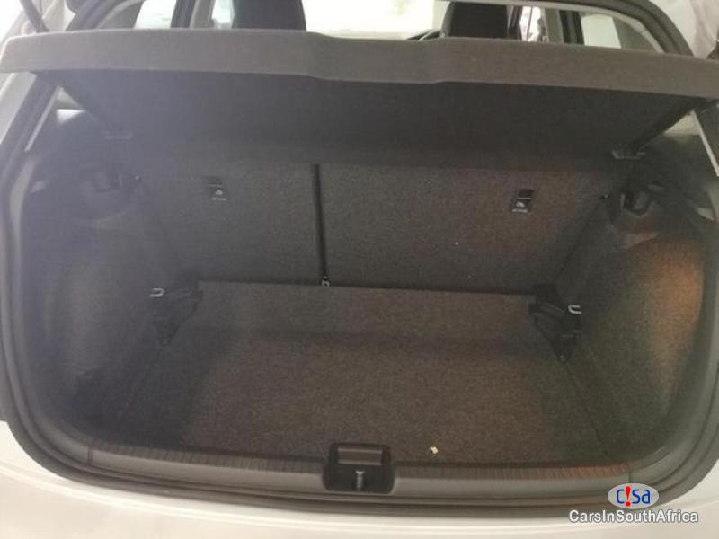 Volkswagen Polo 1.6 GLS Automatic 2018 - image 6