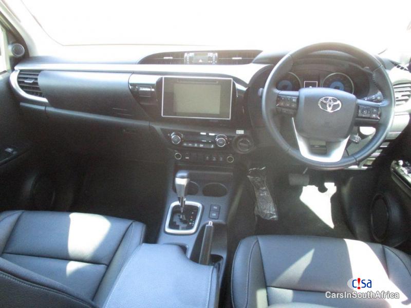 Toyota Hilux 2.8 GD-6 4x4 AT Automatic 2017 - image 10