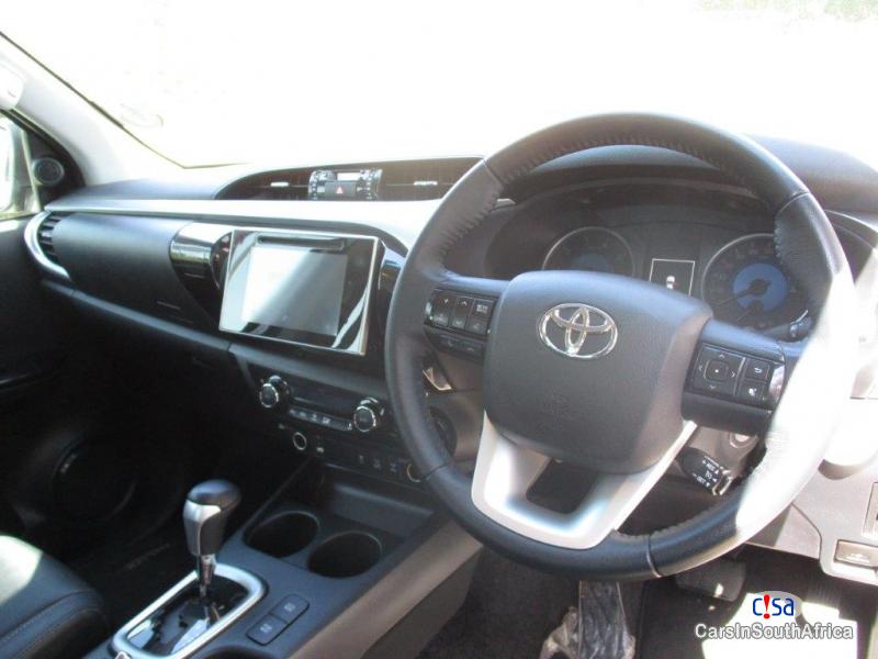 Toyota Hilux 2.8 GD-6 4x4 AT Automatic 2017 - image 12