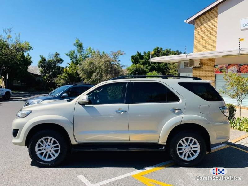 Toyota Fortuner 3.04x4+27 78 321 4168 Manual 2015 - image 3