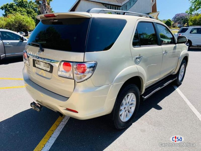 Toyota Fortuner 30D-4 078 321 4168 Manual 2015 - image 2