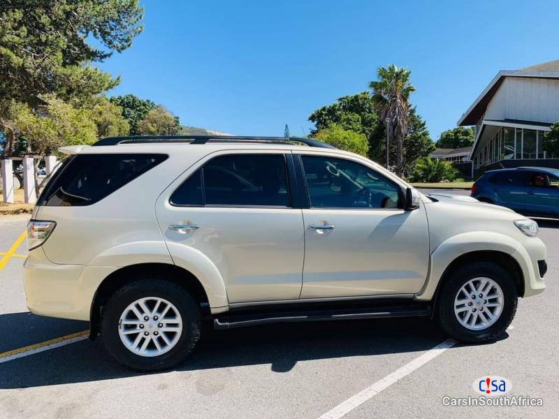 Toyota Fortuner 30D-4 078 321 4168 Manual 2015 - image 3