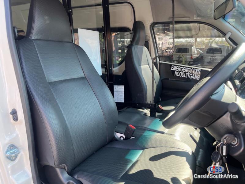 Toyota HiAce 2.5 D-4D Sesifikile +27 78 321 4168 Manual 2019 - image 3