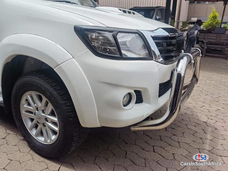 Toyota Hilux 3.0+27 78 321 4168 Manual 2015 - image 3