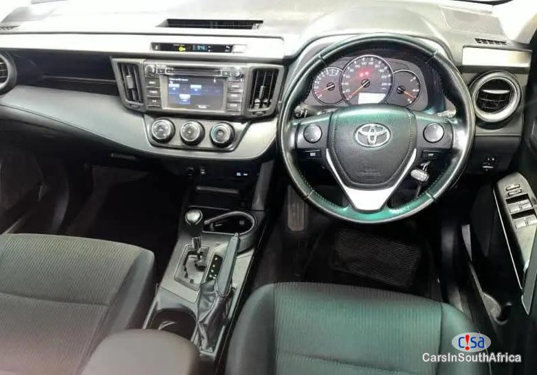 Toyota RAV-4 2.0 / Whatsapp Call 068 346 6875 Manual 2019 - image 3