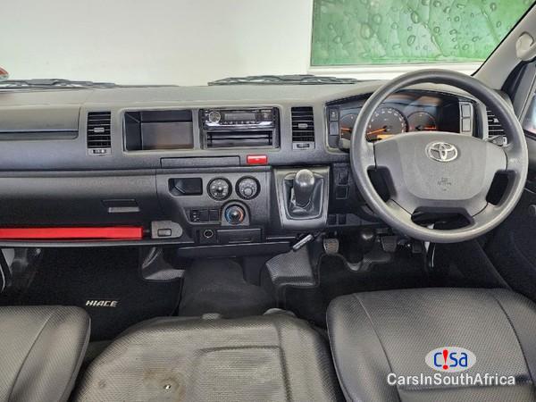 Toyota Quantum 2.5 Manual 2021 - image 3