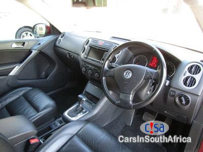 Volkswagen Tiguan 2.0 TDI Sport Style 4m TPI Automatic 2009 - image 6