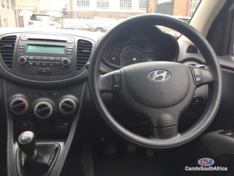 Hyundai i10 1.1 GLS Manual 2017 - image 10