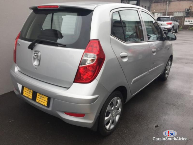 Hyundai i10 1.1 GLS Manual 2017 - image 4