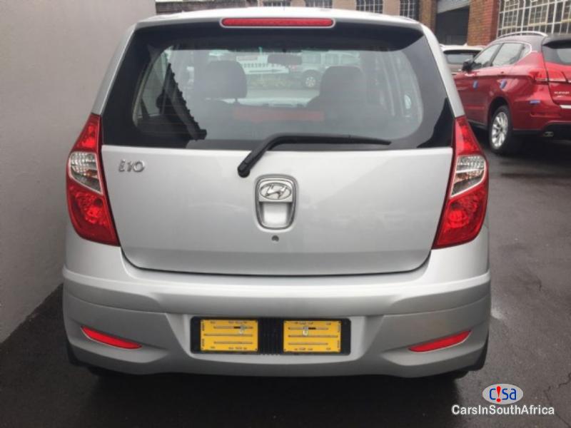 Hyundai i10 1.1 GLS Manual 2017 - image 5