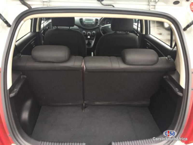Hyundai i10 1.1 GLS Manual 2017 - image 6