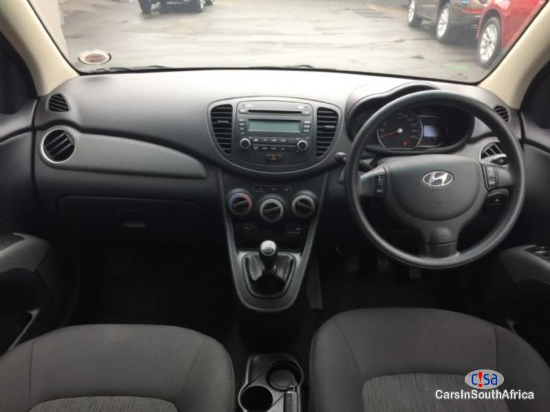 Hyundai i10 1.1 GLS Manual 2017 - image 9