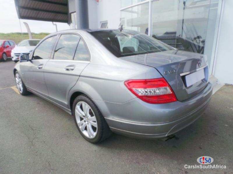 Mercedes Benz C-Class C180k BE Classic Auto Automatic 2010 - image 4