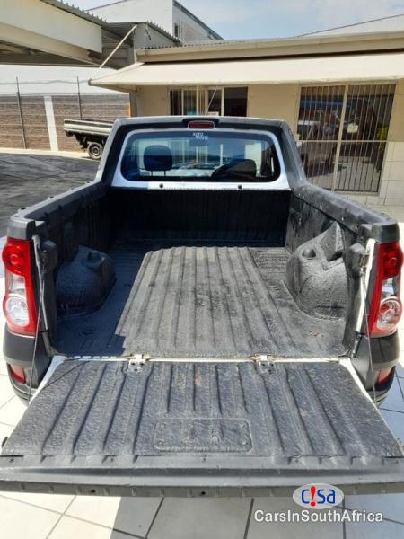 Nissan NP200 1.6 A/C Safety Pack Manual 2017 - image 2