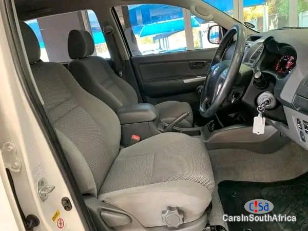 Toyota Hilux Manual 2014 - image 11
