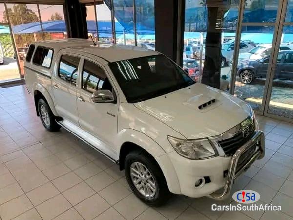 Toyota Hilux Manual 2014 - image 2
