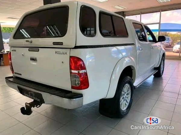 Toyota Hilux Manual 2014 - image 7