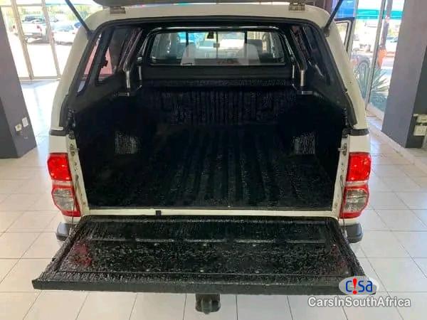 Toyota Hilux Manual 2014 - image 8