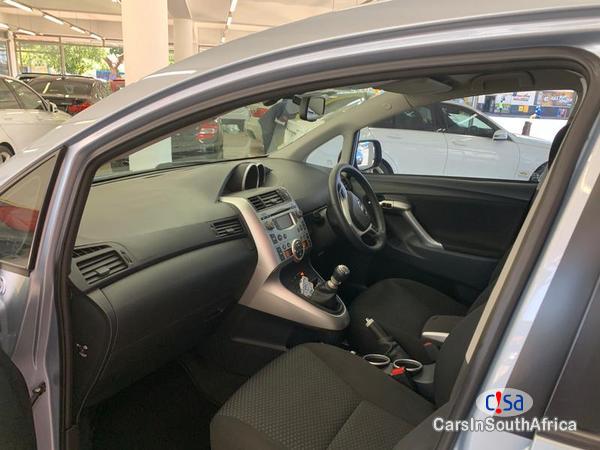 Toyota Verso Manual 2011 - image 10