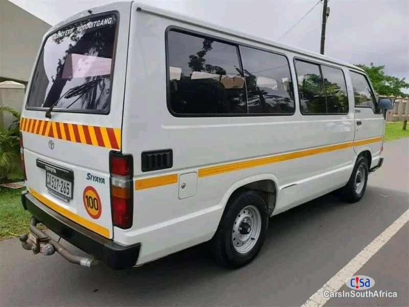 Toyota HiAce 2.2 Manual 2013 - image 2
