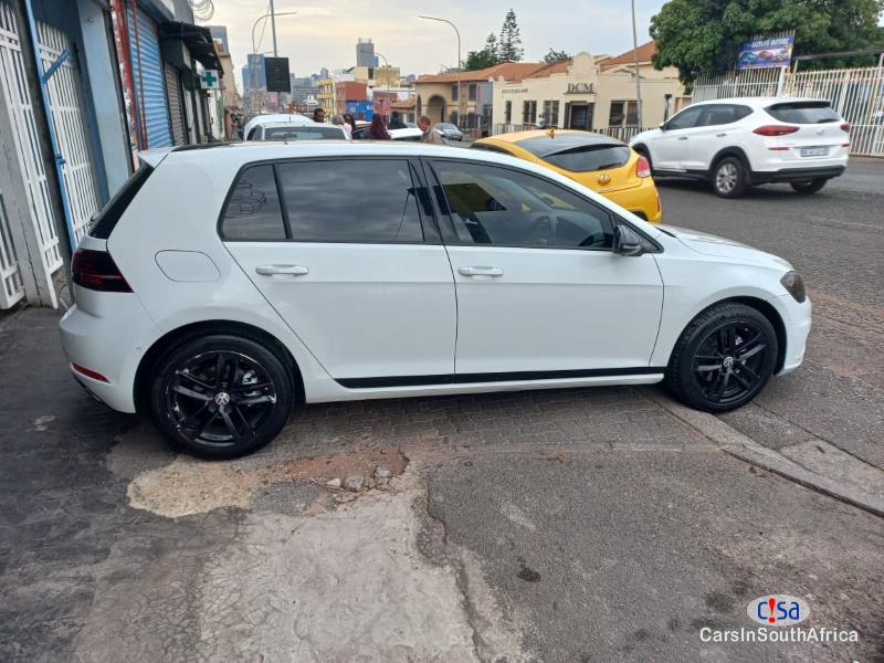 Volkswagen Golf TSI 1.4 /call Whatsapp 068 346 6875 Automatic 2020 - image 2