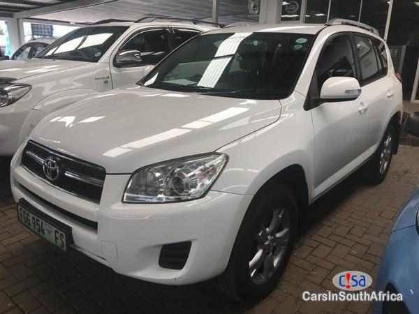 Toyota RAV-4 Manual 2011 - image 2