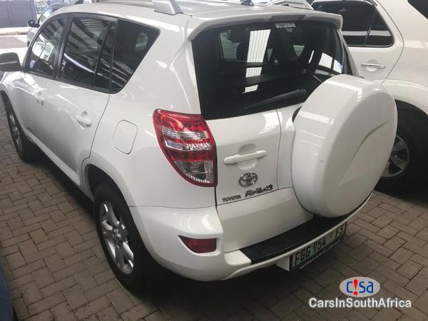 Toyota RAV-4 Manual 2011 - image 3