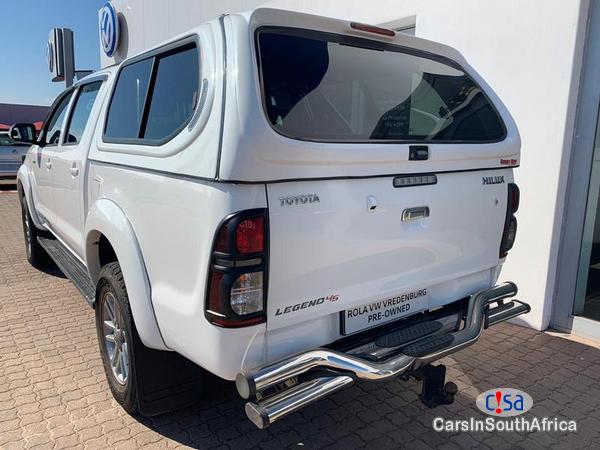 Toyota Hilux Automatic 2014 - image 2