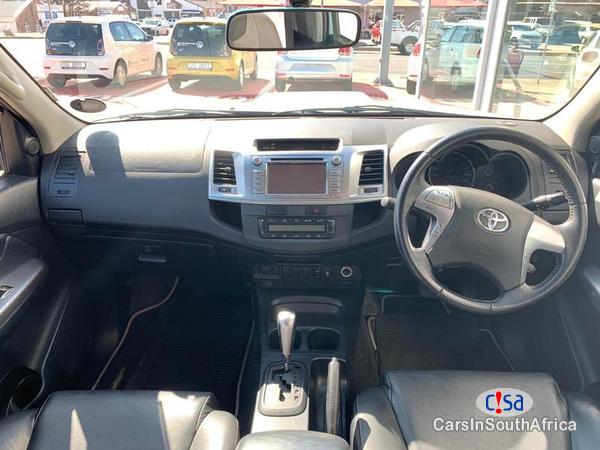 Toyota Hilux Automatic 2014 - image 4
